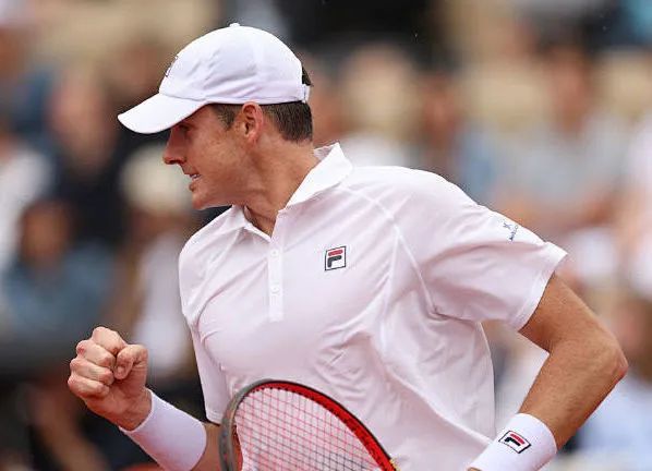 蒂姆连续七场比赛得分超过出色防守，加拿大队挑战极限！的简单介绍